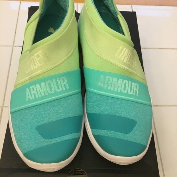 BRAND NEW girl under armour street precision slip on shoes size 6Y - Picture 4 of 6